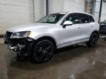 2017 Volkswagen Touareg WVGRF7BP8HD001874