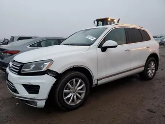 2016 Volkswagen Touareg WVGEF9BP0GD007578