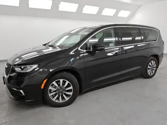 2023 Chrysler Pacifica Hybrid 2C4RC1L70PR632428