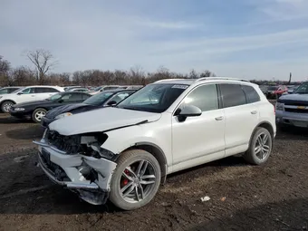 2016 Volkswagen Touareg WVGEF9BPXGD011699