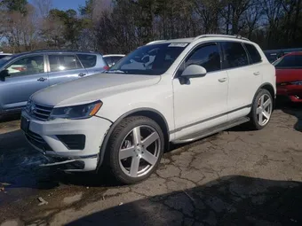 2016 Volkswagen Touareg WVGEF9BP3GD010930