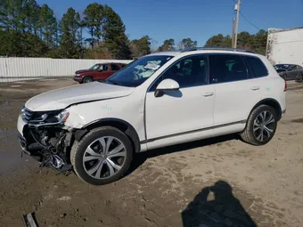 2017 Volkswagen Touareg WVGRF7BP6HD006569