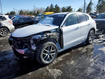 2018 Alfa Romeo Stelvio ZASFAKNN8J7B79394