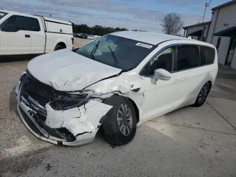 2022 Chrysler Pacifica Hybrid Touring 2C4RC1L79NR211062