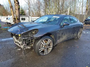 2016 Porsche Panamera WP0AA2A76GL000621