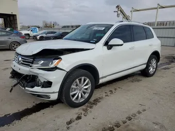 2016 Volkswagen Touareg WVGEF9BP9GD005988