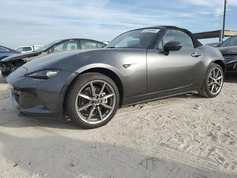 2022 Mazda MX-5 Miata JM1NDAD70N0507351