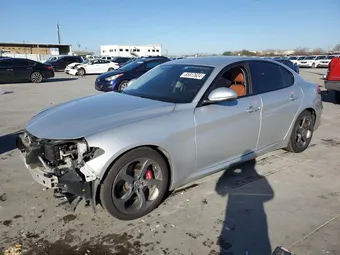 2018 Alfa Romeo Giulia ZARFAEBN3J7578282