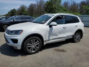 2016 Volkswagen Touareg WVGEF9BPXGD010830