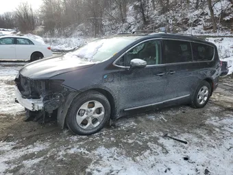2018 Chrysler Pacifica Hybrid 2C4RC1N72JR263768