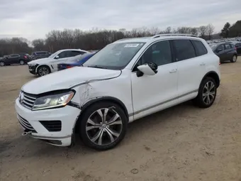 2017 Volkswagen Touareg WVGRF7BP8HD005035