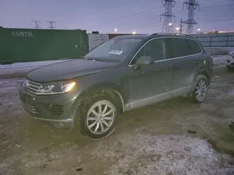 2016 Volkswagen Touareg WVGEF9BP2GD005296