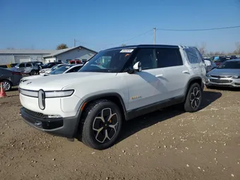 2024 Rivian R1S 7PDSGABA6RN039832