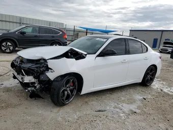 2021 Alfa Romeo Giulia ZARFAMBNXM7640744