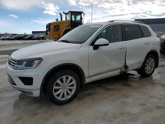 2017 Volkswagen Touareg WVGEF7BP3HD002560