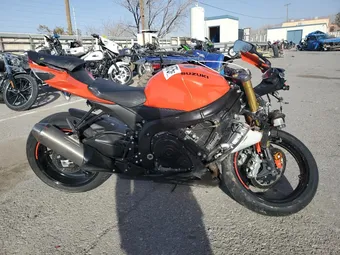 2022 Suzuki GSX-R JS1GR7MA3N7100425