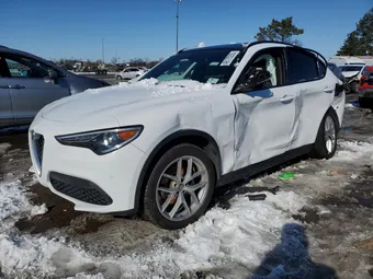 2018 Alfa Romeo Stelvio ZASFAKNN2J7B82372