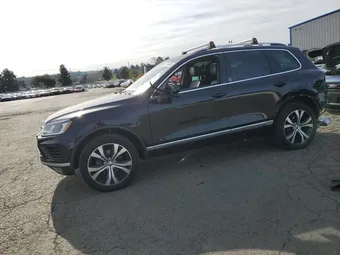 2017 Volkswagen Touareg WVGRF7BP2HD000803