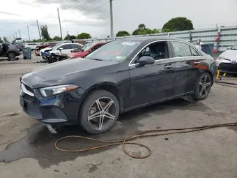 2019 Mercedes-Benz A-Class WDD3G4FB7KW024276