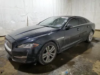2016 Jaguar XJ-Series SAJXJ1GD2G8V98776