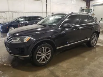 2016 Volkswagen Touareg WVGEF9BP5GD012758