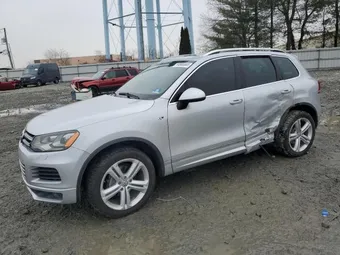 2014 Volkswagen Touareg WVGDF9BP5ED007617
