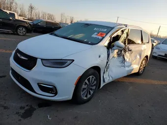 2022 Chrysler Pacifica Hybrid 2C4RC1L7XNR122911