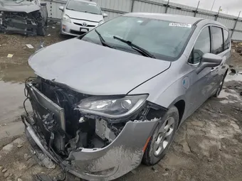 2018 Chrysler Pacifica Hybrid 2C4RC1H73JR125068