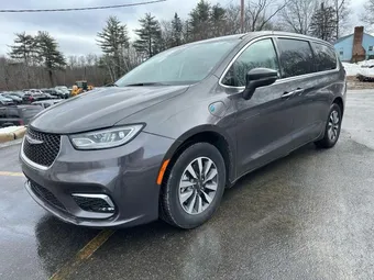 2022 Chrysler Pacifica Hybrid 2C4RC1L75NR139518