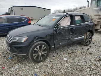 2017 Volkswagen Touareg WVGRF7BP7HD000084