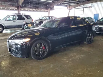 2018 Alfa Romeo Giulia ZARFAEEN2J7589334