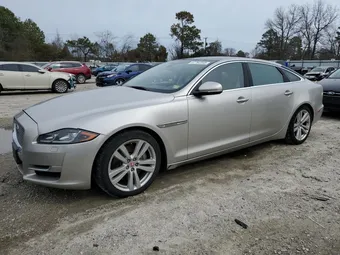 2017 Jaguar XJ-Series SAJWJ2GDXH8W09509