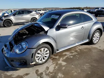 2019 Volkswagen Beetle 3VWFD7AT2KM710921