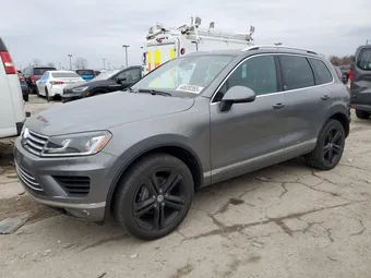 2017 Volkswagen Touareg WVGRF7BP1HD005622