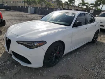 2020 Alfa Romeo Giulia ZARFAMAN8L7631587