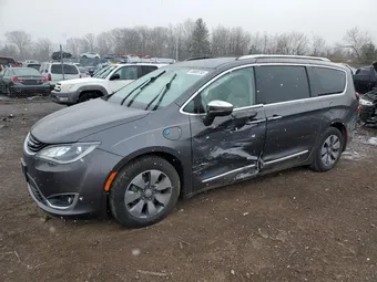 2018 Chrysler Pacifica Hybrid 2C4RC1N72JR169695