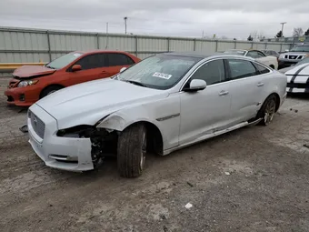 2016 Jaguar XJ-Series SAJWJ2GD2G8V92848