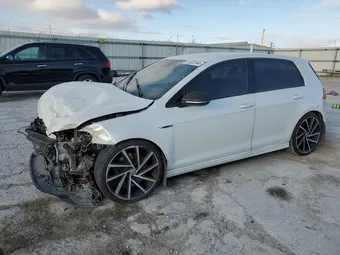 2016 Volkswagen Golf R WVWLF7AU6GW238030