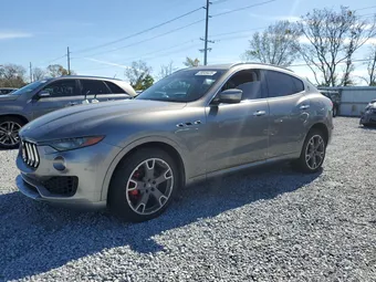 2017 Maserati Levante ZN661XUL3HX230900
