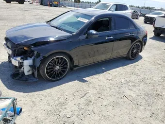 2019 Mercedes-Benz A-Class WDD3G4EB4KW008618