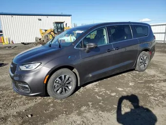 2022 Chrysler Pacifica Hybrid Touring 2C4RC1L70NR122819