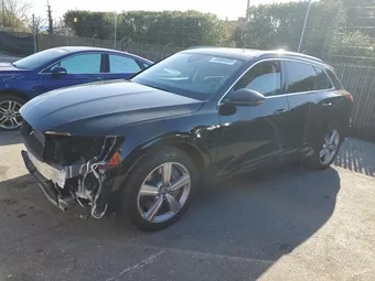 2019 Audi e-tron WA1LAAGE8KB010018