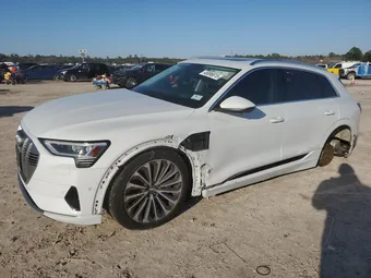 2019 Audi e-tron WA1VAAGE3KB022845