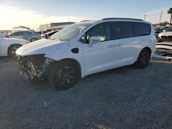 2020 Chrysler Pacifica Hybrid 2C4RC1N77LR287583