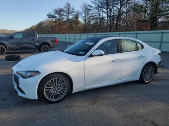 2018 Alfa Romeo Giulia ZARFAEENXJ7570028