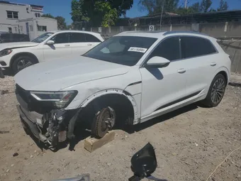 2019 Audi e-tron WA1VAAGE7KB022489