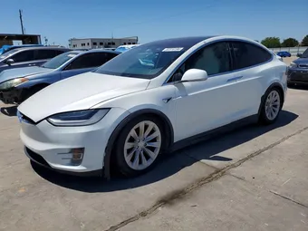 2020 Tesla Model X 5YJXCDE26LF231868