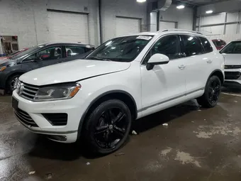 2017 Volkswagen Touareg WVGRF7BP7HD002143
