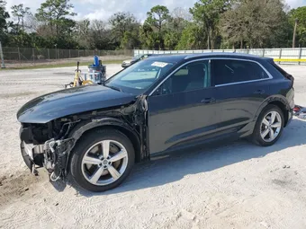 2019 Audi e-tron WA1LAAGE7KB023228