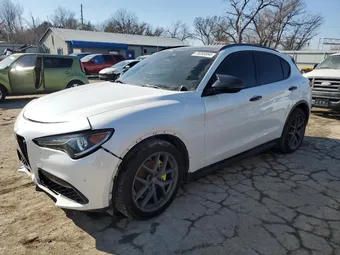 2018 Alfa Romeo Stelvio ZASFAKNN1J7B78006